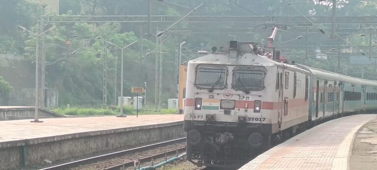 വൈകുന്നേരം വടക്കോട്ട്‌ ഒരു  വെടിക്കെട്ട് സർവീസ്;ജനറല്‍ കോച്ചുകള്‍ മാത്രമായി മംഗലാപുരം സ്‌പെഷ്യല്‍
