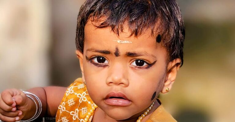 പിതാവ് വാഹനം പിന്നിലേക്ക് എടുക്കുന്നതിനിടെ ടയർ തട്ടി അപകടം; ഒന്നര വയസുകാരി മരിച്ചു