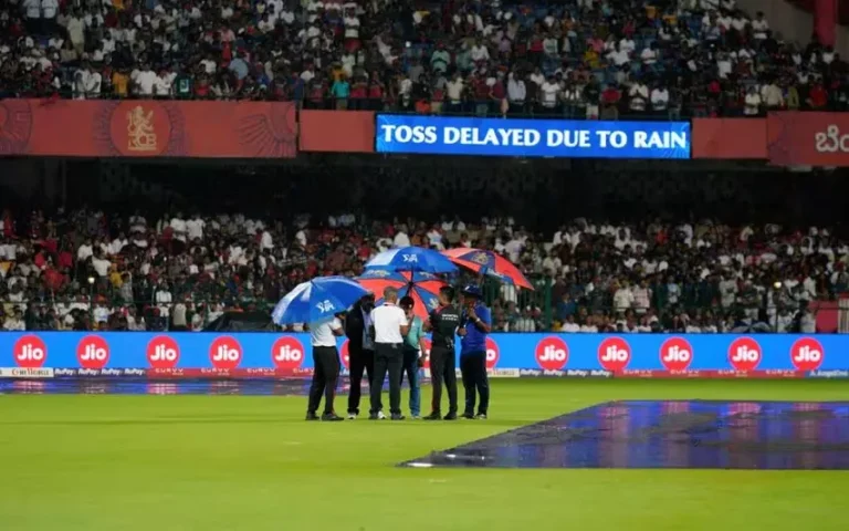 ആർസിബിക്കെതിരായ മത്സരം മഴമൂലം ഉപേക്ഷിച്ചു; നിലവിലെ ചാമ്പ്യൻമാരായ കൊൽക്കത്ത പ്ലേ ഓഫ് കാണാതെ പുറത്ത്