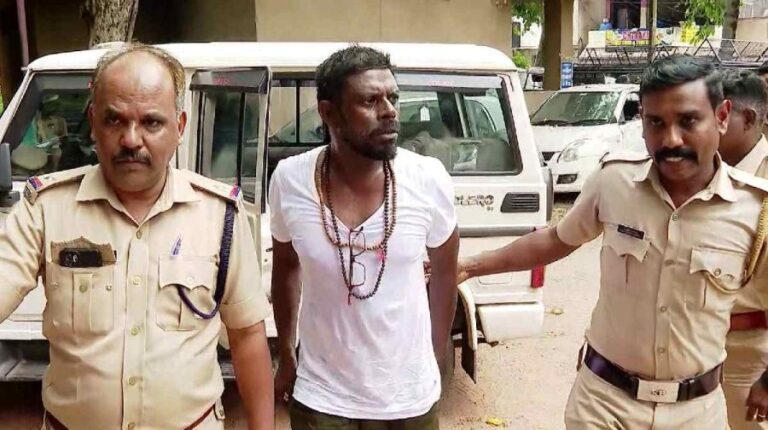 ഹോട്ടലിൽ മദ്യപിച്ച് ബഹളമുണ്ടാക്കി: നടൻ വിനായകൻ പോലീസ് കസ്റ്റഡിയിൽ, സ്റ്റേഷനിലും ബഹളംവെച്ച് താരം
