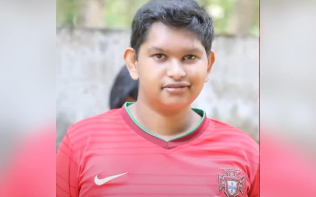 ബസിന്റെ ഡോർ അടച്ചില്ല, വളവു തിരഞ്ഞപ്പോൾ തെറിച്ചുവീണു; സ്പെഷ്യൽ സ്കൂൾ വിദ്യാർഥിക്ക് ദാരുണാന്ത്യം ബസിന്റെ ഡോർ അടച്ചില്ല, വളവു തിരഞ്ഞപ്പോൾ തെറിച്ചുവീണു; സ്പെഷ്യൽ സ്കൂൾ വിദ്യാർഥിക്ക് ദാരുണാന്ത്യം