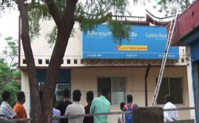 കർണാടകയിൽ വൻ ബാങ്ക് കൊള്ള; കവർന്നത് 59 കിലോ സ്വർണം; ബാങ്കിനുള്ളിൽ വിചിത്രരൂപങ്ങൾ, ദുർമന്ത്രവാദം?