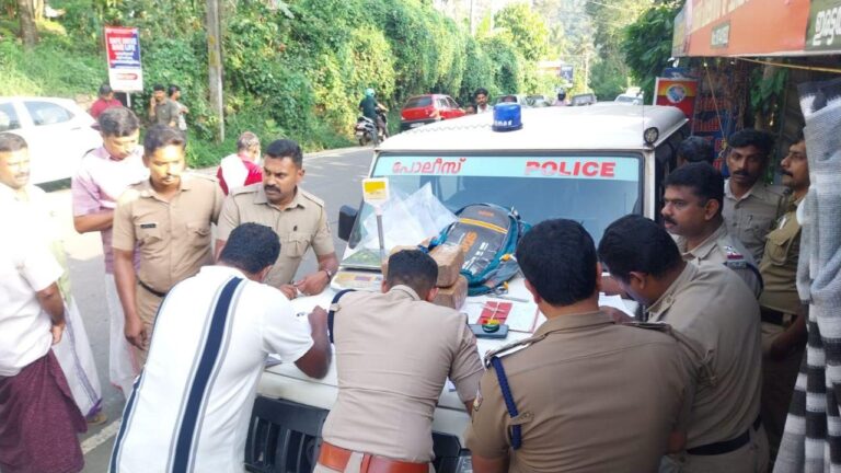 കട്ടപ്പനയിൽ കടയിൽ ഒളിപ്പിച്ച നിലയിൽ ഏഴുകിലോയോളം കഞ്ചാവ്; പഞ്ചായത്തംഗം അടക്കം മൂന്നുപേർ പിടിയിൽ