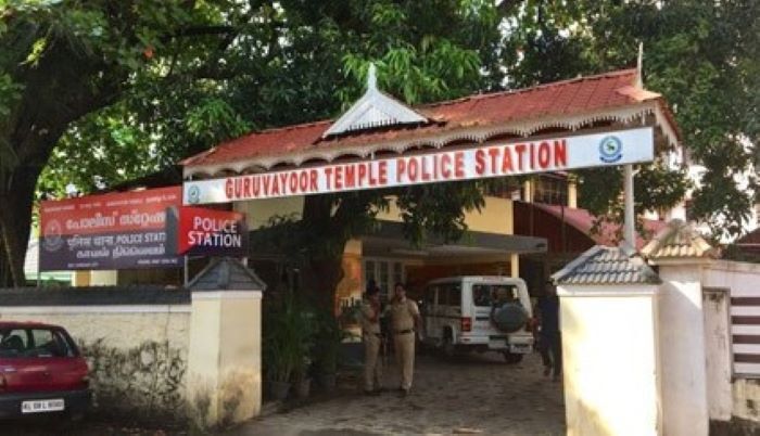 പണിമുടക്ക് ദിവസം തുറന്ന് പ്രവർത്തിച്ച ഹോട്ടല് അടിച്ചു തകർത്തു; അഞ്ച് പേർ അറസ്റ്റിൽ; പിടിയിലായത് വഴിയോര കച്ചവട തൊഴിലാളി യൂണിയന് ഭാരവാഹികളെന്ന് പോലീസ് പണിമുടക്ക് ദിവസം തുറന്ന് പ്രവർത്തിച്ച ഹോട്ടല് അടിച്ചു തകർത്തു; അഞ്ച് പേർ അറസ്റ്റിൽ; പിടിയിലായത് വഴിയോര കച്ചവട തൊഴിലാളി യൂണിയന് ഭാരവാഹികളെന്ന് പോലീസ്