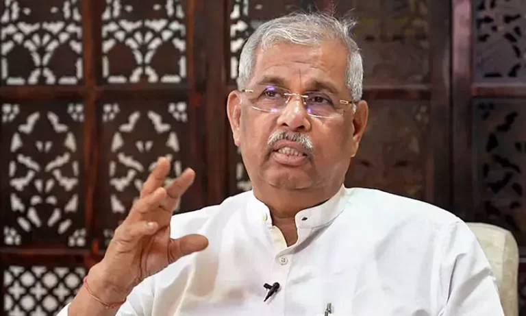 കടക്ക് പുറത്തെന്ന് ഗവർണർ; രാഹുൽ ഗാന്ധി അടക്കമുള്ളവർക്ക് ഇടമില്ല; വേദിയിൽ കാബിനറ്റ് മാത്രം മതിയെന്ന് ഗവർണർ