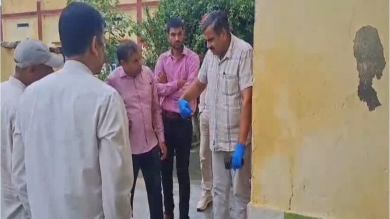 ഷര്‍ട്ട് ഇന്‍സെര്‍ട്ട് ചെയ്യാനും,മുടിവെട്ടാനും പറഞ്ഞു; സ്‌കൂൾ പ്രിൻസിപ്പലിനെ വിദ്യാർഥികൾ കുത്തിക്കൊന്നു