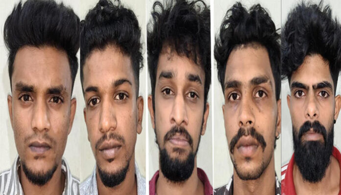 തട്ടുകടയിലെത്തി ഓര്‍ഡര്‍ ചെയ്തത് മൂന്നു വീതം ചായയും ഓംലറ്റും; കൊണ്ടു വച്ചപ്പോള്‍ അത്രയും വേണ്ട; വാക്കേറ്റത്തിനൊടുവില്‍ 12 അംഗ സംഘം കട അടിച്ചു തകര്‍ത്തു; ഉടമയ്ക്കും ജീവനക്കാര്‍ക്കും ഗുരുതരപരുക്ക്: അഞ്ചു പേര്‍ അറസ്റ്റില്‍
