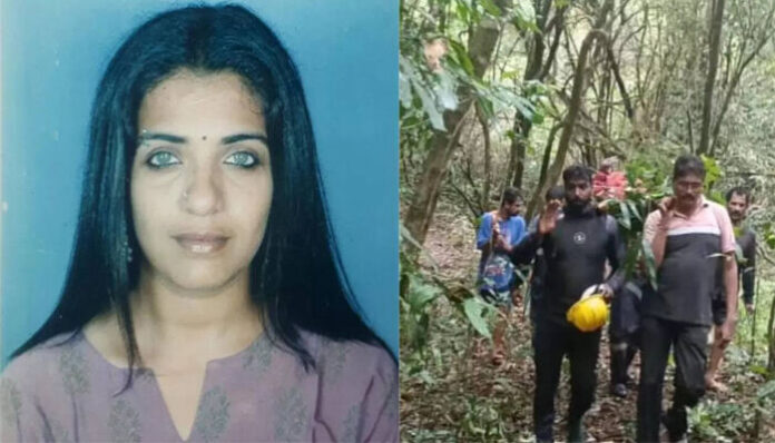 ക്ഷേത്രത്തിലെത്തിയ യുവതിയുടെ പെരുമാറ്റത്തിൽ സംശയം; പിന്നാലെ കാണാതായി; ഒടുവിൽ യുവതിയുടെ മൃതദേഹം പുഴയിൽ; സംഭവം കൊല്ലൂരില്‍