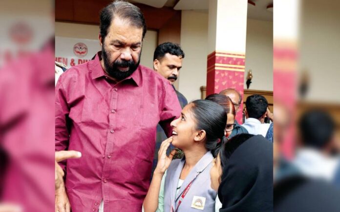 കുട്ടികള്‍ പറഞ്ഞു, മന്ത്രി കേട്ടു; സ്‌കൂള്‍ ആഘോഷങ്ങളില്‍ ഇനി യൂണിഫോം വേണ്ടാ