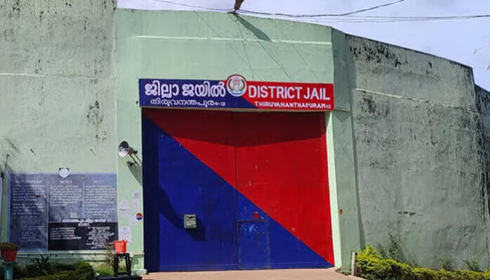 തിരുവനന്തപുരം ജില്ലാ ജയിലില്‍ തടവുകാരനെ ക്രൂരമായി തല്ലിച്ചതച്ചെന്ന് പരാതി; പ്രതി മെഡിക്കല്‍ കോളേജ് ഐസിയുവില്‍ വെന്റിലേറ്ററില്‍; ഉദ്യോഗസ്ഥര്‍ മര്‍ദ്ദിച്ചിട്ടില്ലെന്നും സിസിടിവി ദൃശ്യങ്ങള്‍ ഉണ്ടെന്നും ജയില്‍ അധികൃതര്‍