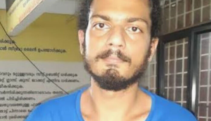 തൃശൂരില്‍ മുളങ്കുന്നത്തുകാവ് സ്വദേശിനിക്ക് കുത്തേറ്റു; ആക്രമിച്ചത് കൊച്ചി ഫ്‌ലാറ്റ് പീഡനക്കേസിലെ പ്രതി