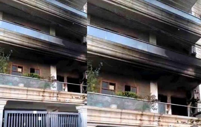 എസി പൊട്ടിത്തെറിച്ച് ദമ്പതിമാരും മകളും വളര്ത്തുനായയും മരിച്ചു;ജനലിലൂടെ ചാടിയ മകന് ഗുരുതരാവസ്ഥയില് എസി പൊട്ടിത്തെറിച്ച് ദമ്പതിമാരും മകളും വളര്ത്തുനായയും മരിച്ചു;ജനലിലൂടെ ചാടിയ മകന് ഗുരുതരാവസ്ഥയില്