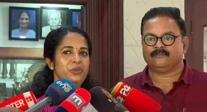 'ഒരു ബോംബ് വരുന്നുണ്ടെന്ന് കോൺഗ്രസ് നേതാവ് വന്നു പറഞ്ഞു, ലൈംഗിക വൈകൃതമുള്ള MLAയെ രക്ഷിക്കാൻ ശ്രമം'