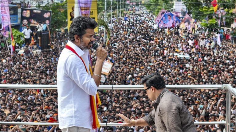 സ്വത്തുവിവരത്തിൽ 100 കോടിയുടെ പൊരുത്തക്കേട്: വിജയ്‌ക്ക് ഹൈക്കോടതി നോട്ടീസ്