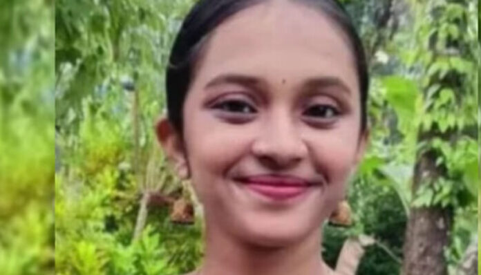 അരൂരിൽ 19 കാരിയെ ട്രെയിൻതട്ടി മരിച്ച നിലയിൽ കണ്ടെത്തിയ സംഭവം; ദുരൂഹത ആരോപിച്ച് കുടുംബം രംഗത്ത്; പോലീസ് അന്വേഷണം തുടങ്ങി