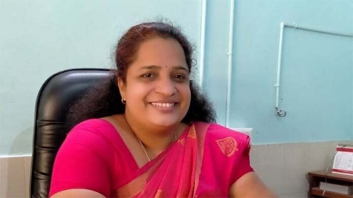 കോടതി നടപടി മൊബൈല്‍ ഫോണില്‍ ചിത്രീകരിച്ചു; സിപിഎം വനിതാ നേതാവിന് 1000 രൂപ പിഴയിട്ട് കോടതി