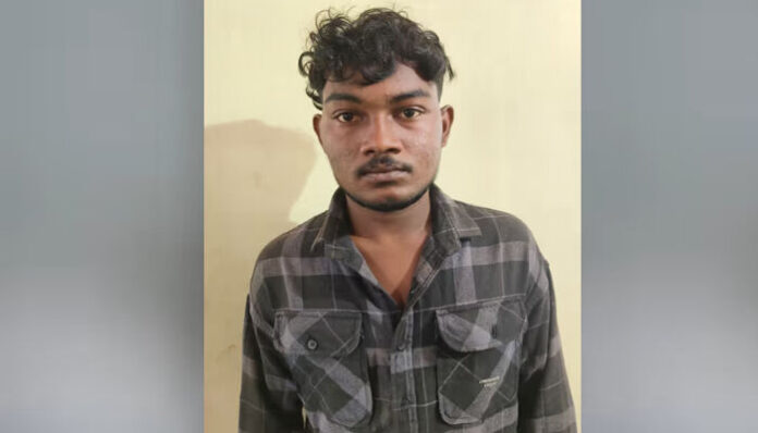 പതിനാലുകാരിയെ പ്രണയം നടിച്ച് ലൈംഗിക അതിക്രമം; തടയാന് ശ്രമിച്ച മാതാപിതാക്കളെ ഭീഷണിപ്പെടുത്തി: 19കാരന് അറസ്റ്റില് പതിനാലുകാരിയെ പ്രണയം നടിച്ച് ലൈംഗിക അതിക്രമം; തടയാന് ശ്രമിച്ച മാതാപിതാക്കളെ ഭീഷണിപ്പെടുത്തി: 19കാരന് അറസ്റ്റില്