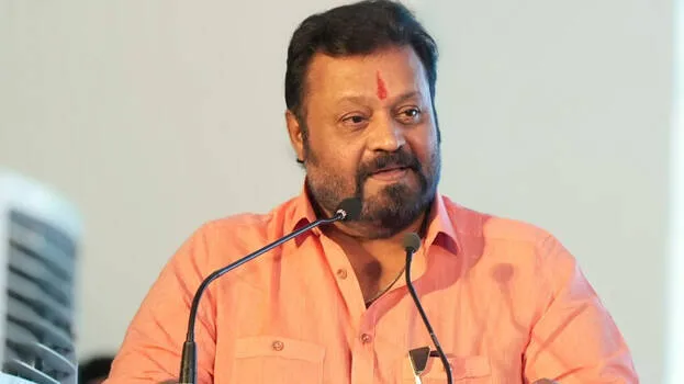 ആലപ്പുഴയ്ക്കായ് തൃശ്ശൂരുകാർ വടക്കുന്നാഥനും ലൂർദ് മാതാവിനും മുന്നിൽ പ്രാർത്ഥിക്കണം; ഒറ്റത്തന്തയ്ക്ക് പിറന്നവനെന്ന് സുരേഷ് ഗോപി