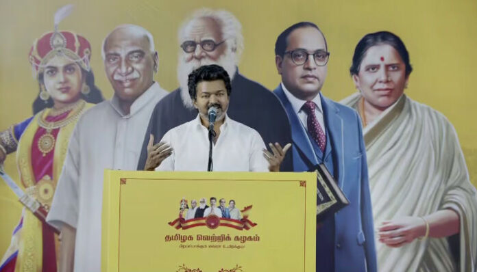 ഡിഎംകെയുടെ ആശയം കൊള്ള മാത്രം; മണല്‍ കടത്തിലൂടെ ആയിരക്കണക്കിന് കോടികള്‍ കൊള്ളയടിച്ചു; എന്റെ കയ്യില്‍ തെളിവുണ്ട്;  എം കെ സ്റ്റാലിന്‍ നല്ലവനെ പോലെ അഭിനയിക്കുന്നു; ടിവികെയുടെ പോരാട്ടം യഥാര്‍ത്ഥ സാമൂഹിക നീതിക്കായി'; കാഞ്ചീപുരത്തെ പൊതുവേദിയില്‍ ആഞ്ഞടിച്ച് വിജയ്