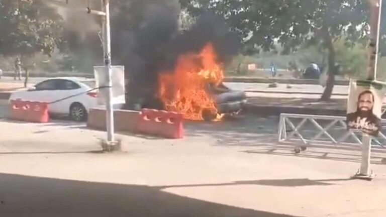 പാകിസ്താനിൽ കോടതി പരിസരത്ത് കാർ പൊട്ടിത്തെറിച്ചു, 12 മരണം; നിരവധിപേർക്ക് പരിക്ക്