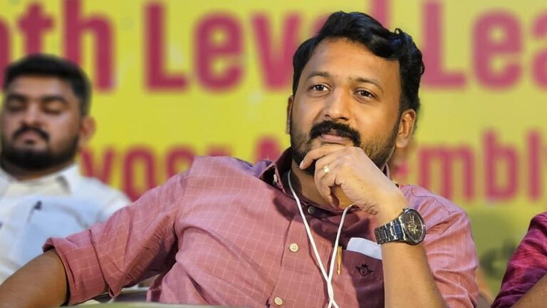 ലൈംഗിക പീഡന പരാതി; അറസ്റ്റ് ഒഴിവാക്കാൻ നീക്കം തുടങ്ങി രാഹുൽ മാങ്കൂട്ടത്തിൽ,മുൻ‌കൂർ ജാമ്യം തേടും