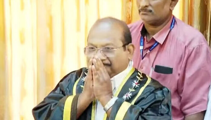 ആദ്യറൗണ്ടില്‍ ആര്‍ക്കും ഭൂരിപക്ഷം ലഭിച്ചില്ല; രണ്ടാം ഘട്ടത്തില്‍ വോട്ടെടുപ്പില്‍ നിന്നും വിട്ടുനിന്ന് ബിജെപിയും എസ്ഡിപിഐയും; കൊല്ലത്തെ നയിക്കാന്‍ ആദ്യ യുഡിഎഫ് മേയര്‍; എ കെ ഹഫീസ് അധികാരമേറ്റു
