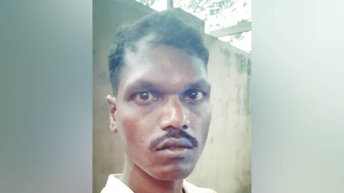 അഞ്ചുവയസ്സുള്ള മകളയെടക്കം കുടുംബത്തിലെ നാലുപേരെ വെട്ടിക്കൊന്നു; മലയാളിക്ക് കർണാടകയിൽ വധശിക്ഷ അഞ്ചുവയസ്സുള്ള മകളയെടക്കം കുടുംബത്തിലെ നാലുപേരെ വെട്ടിക്കൊന്നു; മലയാളിക്ക് കർണാടകയിൽ വധശിക്ഷ