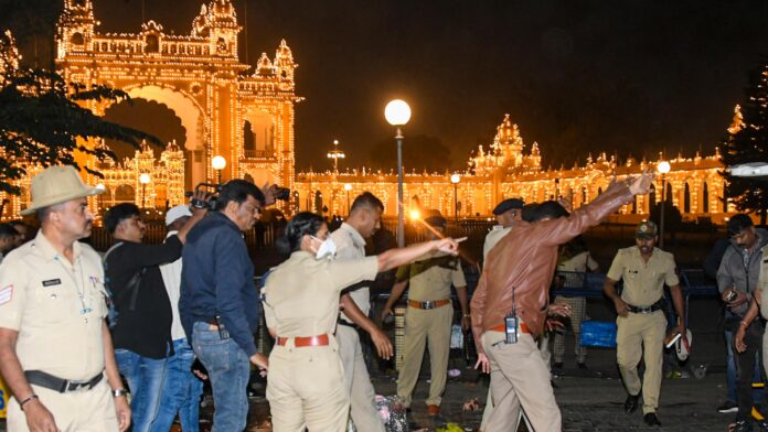 മൈസൂരു കൊട്ടാരത്തിന് സമീപം സിലിണ്ടർ പൊട്ടിത്തെറിച്ചു; രണ്ട് പേർ മരിച്ചു, നാല് പേർക്ക് പരിക്ക്