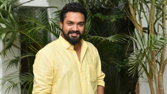 മദ്യപിച്ച് കാറോടിച്ചു, അഞ്ച് വാഹനങ്ങൾ ഉൾപ്പെട്ട അപകടമുണ്ടാക്കി, നടൻ മയൂറിനെതിരെ കേസ്