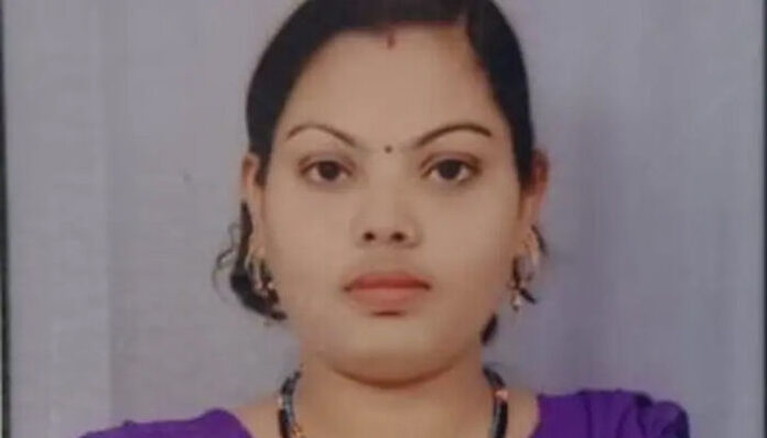 വിവാഹമോചനക്കേസ് കോടതിയുടെ പരിഗണനയില്‍;  ഭാര്യയെ നടുറോഡില്‍ വെടിവച്ചു വീഴ്ത്തി ഭര്‍ത്താവ്;   ക്രൂരതയ്ക്ക് ഇരയായത് രണ്ട് കുരുന്നുകളുടെ അമ്മ