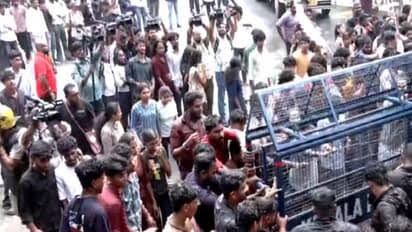 എസ്എഫ്ഐയെ ഞെട്ടിച്ച് കേരള വിസി; യൂണിവേഴ്‌സിറ്റി യൂണിയന്‍ പിരിച്ചുവിട്ടു; പ്രതികാര നടപടിയെന്ന് എസ്എഫ്‌ഐ; സ്വാഭാവിക നടപടി മാത്രമെന്ന് സര്‍വകലാശാല; തിരുവനന്തപുരത്ത് വന്‍സംഘര്‍ഷം