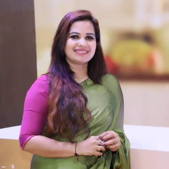 എഴുത്തുകാരന്‍ വി ആര്‍ സുധീഷ് നല്‍കിയ കേസില്‍ എം എ ഷഹനാസിന് ജാമ്യമില്ലാ വാറണ്ട്; പൊലീസിന്റെ കണ്മുന്നില്‍ ഉണ്ടായിട്ടും അറസ്റ്റ് ചെയ്യാത്ത സിഐക്ക് കോടതിയുടെ മെമ്മോ