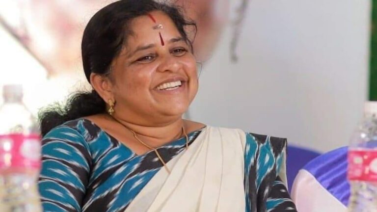 മഹിളാ കോൺഗ്രസ് നേതാവ് ആർ.രശ്മി ബിജെപിയിലേക്ക്