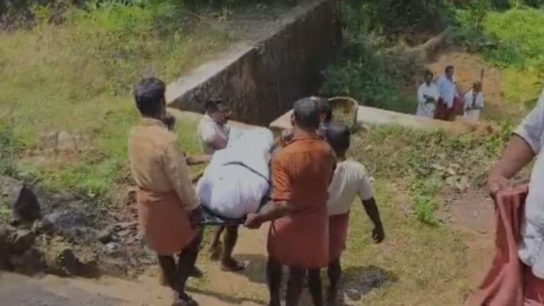 കോഴിക്കോട്ട് പ്ലസ്ടു വിദ്യാർഥിയെ സ്കൂൾ വരാന്തയിൽ തൂങ്ങിമരിച്ച നിലയിൽ കണ്ടെത്തി
