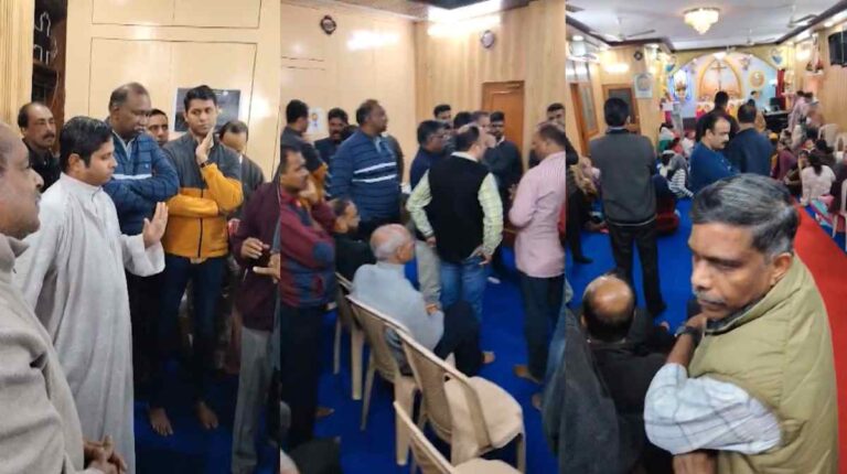 ഏകീകൃത കുര്‍ബാന തര്‍ക്കം: കേരളത്തിനു പുറത്തേക്കും,ഡല്‍ഹിയില്‍ പള്ളി ബഹിഷ്‌കരിച്ച് വിശ്വാസികള്‍; ഞായറാഴ്ച കുര്‍ബാന നടന്നത് ഓണ്‍ലൈനില്‍