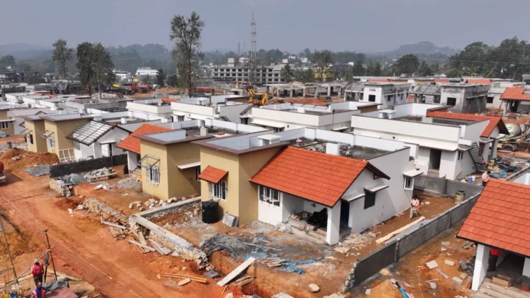 വയനാട് ടൗൺഷിപ്പ് ഉദ്ഘാടനം നീട്ടിവെച്ചു; താക്കോല്‍ കൈമാറ്റം ഈ തീയതിയില്‍