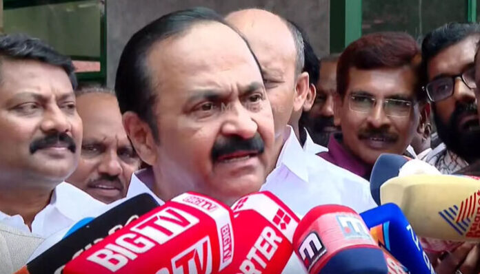 'കെഎസ്യു പ്രവര്‍ത്തകര്‍ വീണാ ജോര്‍ജിന്റെ കഴുത്ത് ഞെരിച്ചെന്ന് വരെ പറഞ്ഞു; കേരളത്തില്‍ ഏറ്റവും വലിയ നുണയന്‍ എം വി ഗോവിന്ദനാണ്;  രാജീവ് ചന്ദ്രശേഖറിന് കേരളത്തെക്കുറിച്ച് എന്തറിയാം? ഡെപ്യൂട്ടേഷനില്‍ വന്ന ആള്‍';  പാലക്കാട് സിപിഎം ബിജെപി ഡീല്‍ ആവര്‍ത്തിച്ച് വി ഡി സതീശന്‍;  മുഖ്യമന്ത്രി അവളോടൊപ്പമല്ല, അവനോടൊപ്പമെന്നും പ്രതിപക്ഷ നേതാവ്