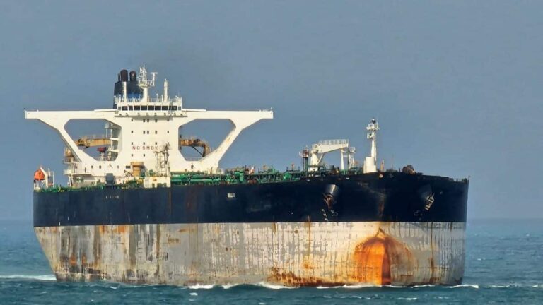 40,000 മെട്രിക് ടൺ LPG-യുമായി ഇന്ത്യൻ കപ്പൽ ഹോർമുസ് കടക്കുന്നു; ഇറാൻ്റെ പിന്തുണ, അകമ്പടി സേവിച്ച് നാവിക സേന