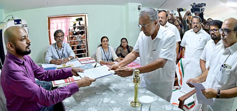 മുഖ്യമന്ത്രിക്ക് 43 ലക്ഷം, ഭാര്യയ്ക്ക് 60 ലക്ഷം; പിണറായി വിജയൻ പത്രിക സമർപ്പിച്ചു
