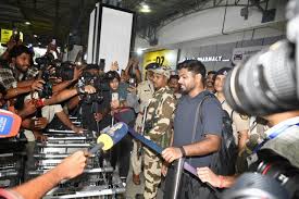 ലോകകപ്പ് വിജയത്തിന് ശേഷം സഞ്ജു സാംസൺ കേരളത്തിൽ; ആവേശകരമായ വരവേൽപ്പ്