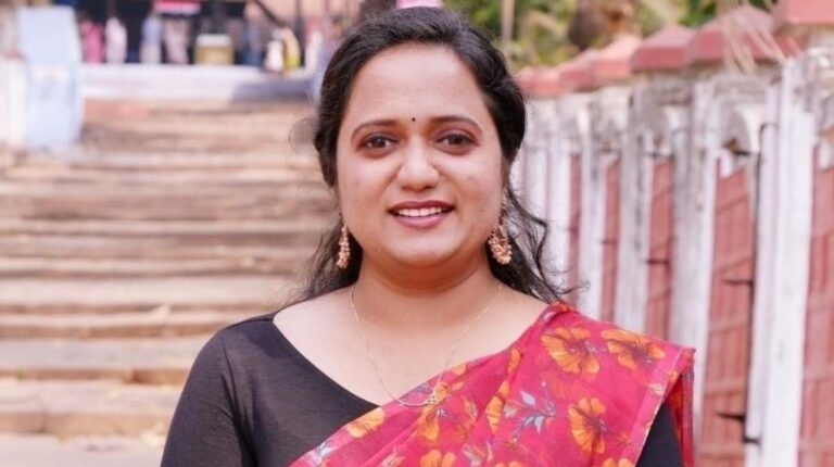 കോൺഗ്രസ് നേതാവ് ശ്രീനാദേവി കുഞ്ഞമ്മ മത്സരിച്ചത് റേഷൻ കാർഡിൽ വ്യാജമായി പേരുചേർത്ത്; നടപടി