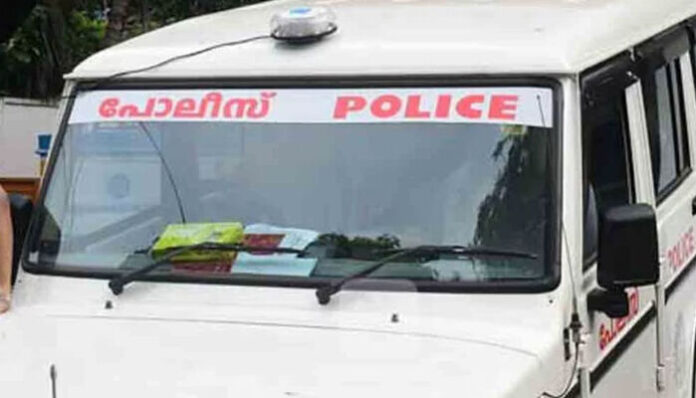 നടിയെ വിവാഹം കഴിക്കണം; പുത്തന്‍ സാരിയുമായി വീട്ടിലെത്തി യുവാവ്; ഇന്‍സ്റ്റഗ്രാമിലൂടെ അശ്ലീല സന്ദേശം അയച്ചതായും പരാതി