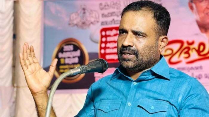 'ആലിന്‍കാ പഴുക്കുമ്പോള്‍ കാക്കയ്ക്ക് വായില്‍ പുണ്ണ്'; കോണ്‍ഗ്രസിലെ മുഖ്യമന്ത്രി ചര്‍ച്ച സോഷ്യല്‍ മീഡിയയിലെ തമ്മില്‍ തല്ലാകുന്നതില്‍ ട്രോളി സി ആര്‍ മഹേഷ്
