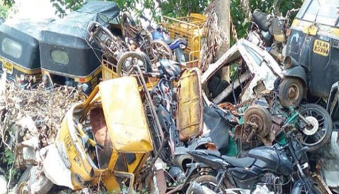 കള്ളനെ പേടിച്ച് സ്വര്‍ണം ഒളിപ്പിച്ചത് പുസ്തകത്തില്‍; ഒടുവില്‍ പുസ്തകം ഉള്‍പ്പെടെ ആറു പവന്‍ സ്വര്‍ണം എത്തിയത് ആക്രിക്കടയില്‍: തിരച്ചിലില്‍ നാലു ഗ്രം ഒഴികെ കണ്ടെത്തി