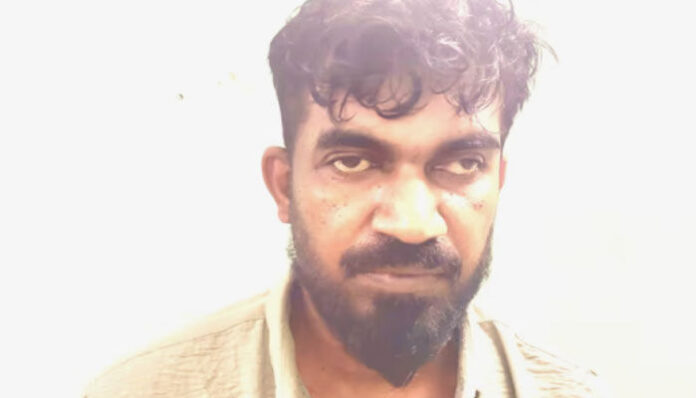 'ഭയങ്കര ശല്യം'; വിവാഹിതയായ സഹപ്രവർത്തകയോട് മോശമായി പെരുമാറി; കൊല്ലത്ത് സർക്കാ‍ർ ഉദ്യോഗസ്ഥനെ പോലീസ് അറസ്റ്റ് ചെയ്തു