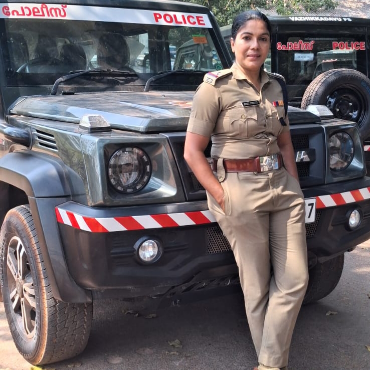 മരണമുഖത്തുനിന്നും ജീവിതത്തിലേക്ക്; യുവതിയുടെ ആത്മഹത്യാശ്രമം തടഞ്ഞ് തൃശൂർ സിറ്റി പോലീസിന്റെ മിന്നൽ രക്ഷാപ്രവർത്തനം