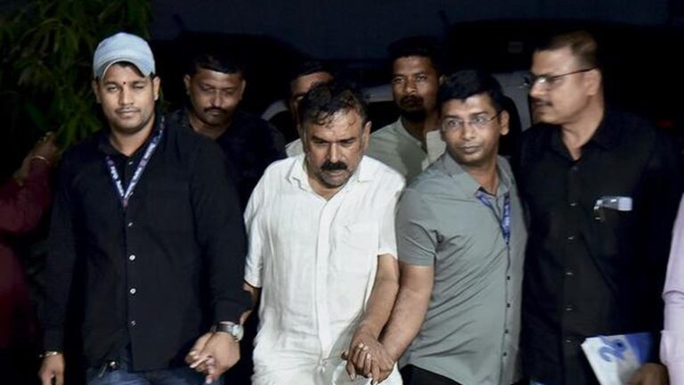 ‘ആൾദൈവം’ ഖരാട്ടിന്റെ അശ്ലീല വീഡിയോകൾ: 450 സോഷ്യൽ മീഡിയ അക്കൗണ്ടുകൾക്കെതിരെ കേസ്