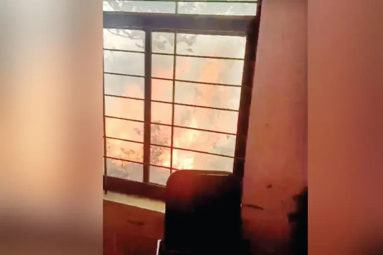 കാട്ടുതീയിൽ പകയ്ക്കാതെ മറയൂരിലെ ഈ കലാലയം; 150 ജീവനുകൾ രക്ഷിച്ചത് അധ്യാപകരുടെയും വിദ്യാർത്ഥികളുടെയും ആത്മധൈര്യം