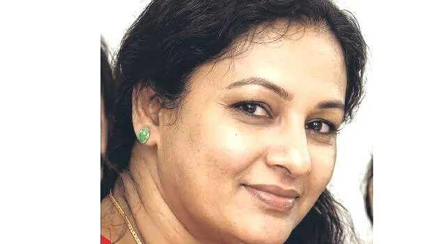 അമ്മയെ കൊന്നത് ‘മകന് ഇഷ്ടമെന്ന്’ കരുതി  വാങ്ങിയ അയല കറിവെക്കുന്നതിനിടയില്‍; പുകച്ചുരുളുകൾ വിട്ടുകൊണ്ട് ക്രിസ്റ്റിയുടെ കൊലച്ചിരി;അപ്പനെ കൂടി കൊല്ലണമായിരുന്നു എന്ന പ്രതികരണത്തില്‍ ഞെട്ടി പോലീസും