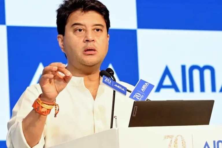 ‘എസി ഉപയോഗിക്കാറില്ല, കീശയിൽ ഒരു സവാള കരുതൂ’ചൂട് ഏൽക്കില്ല;ഉഷ്ണ തരംഗത്തെ മറികടക്കാൻ  ഉപദേശവുമായി കേന്ദ്രമന്ത്രി ജ്യോതിരാദിത്യ സിന്ധ്യ
